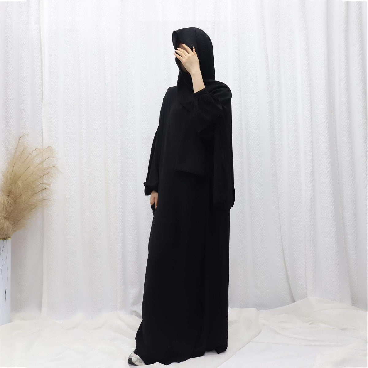 Flowing One Size Abaya – Modest Loose Fit Muslim Maxi Dress with Wide Sleeves for Women