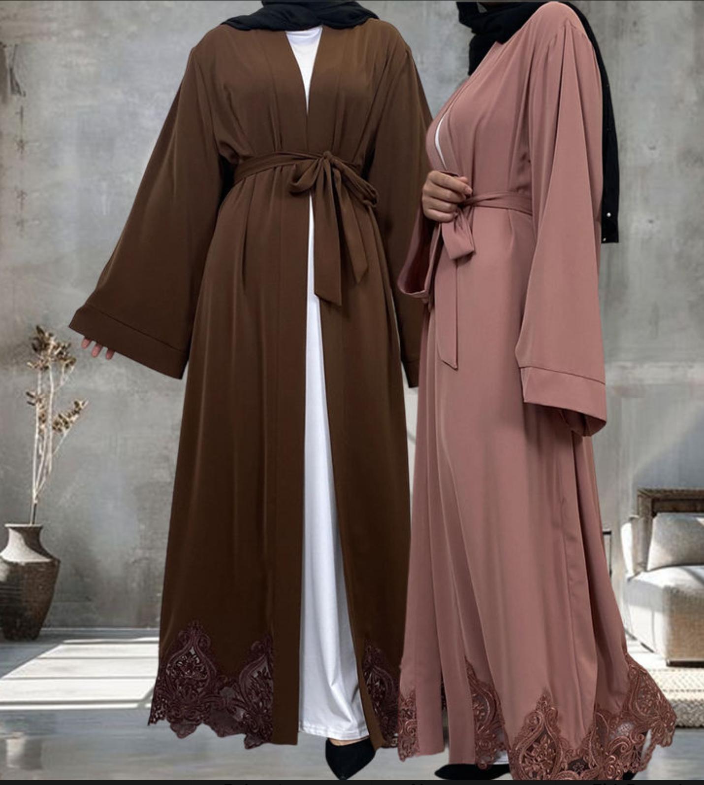 Elegant open Nida abaya with delicate lace hem and matching belt. Lightweight, flowing and modest, perfect for Eid, Ramadan, weddings, occasions or everyday wear. Wear open for layering or tie at the waist for a flattering fit.
