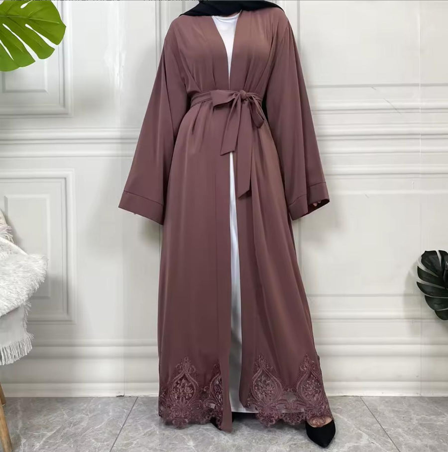 Elegant open Nida abaya with delicate lace hem and matching belt. Lightweight, flowing and modest, perfect for Eid, Ramadan, weddings, occasions or everyday wear. Wear open for layering or tie at the waist for a flattering fit.